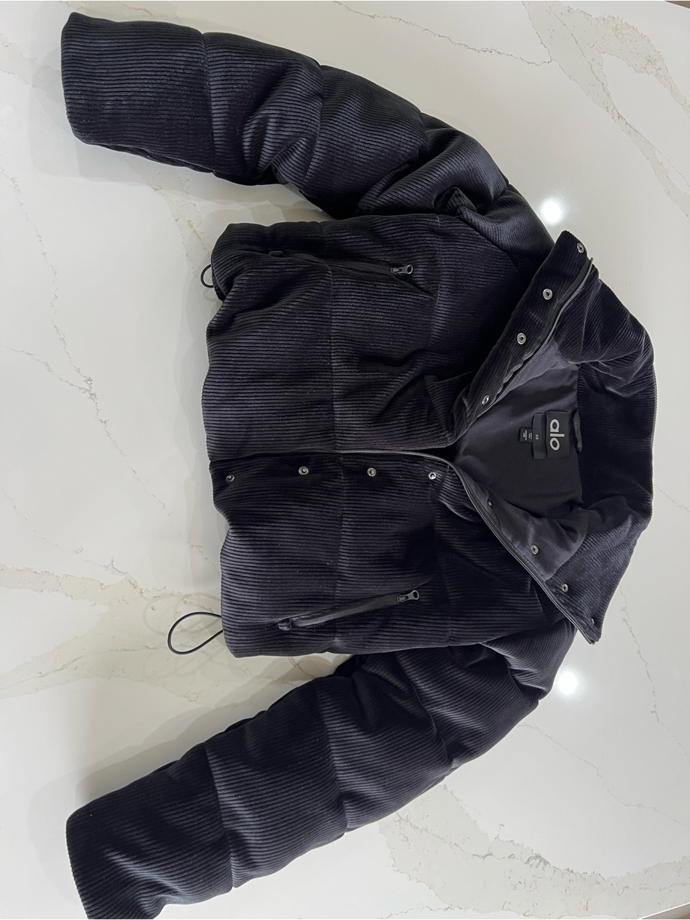 NWOT ALO Yoga Black Corduroy Cropped Puffer Jacket - Picture 4 of 10